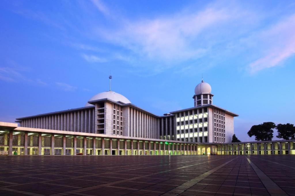 Hotel Lautze Indah Джакарта Екстериор снимка