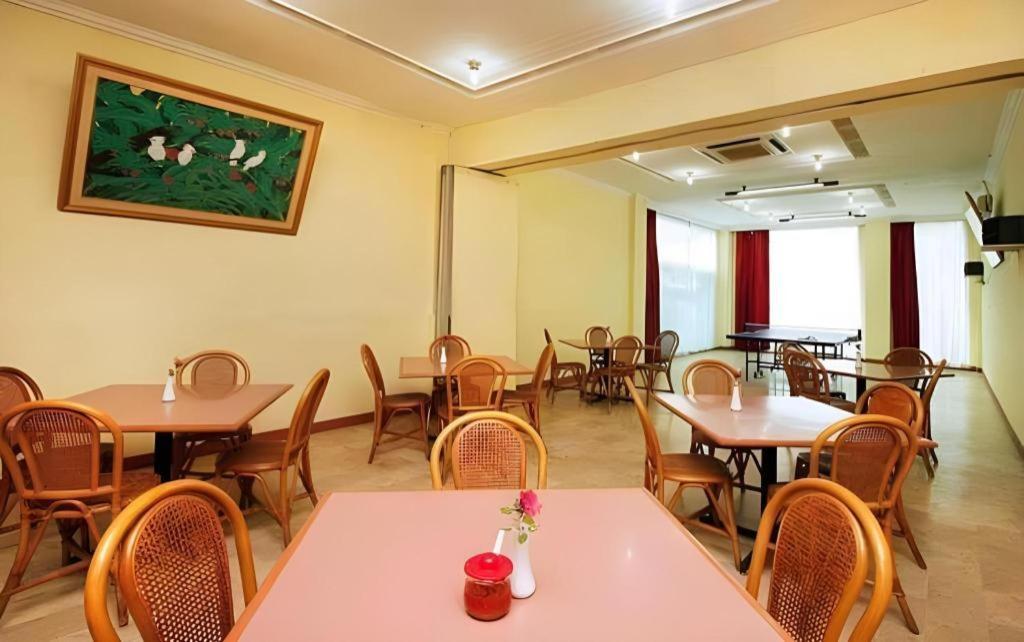 Hotel Lautze Indah Джакарта Екстериор снимка