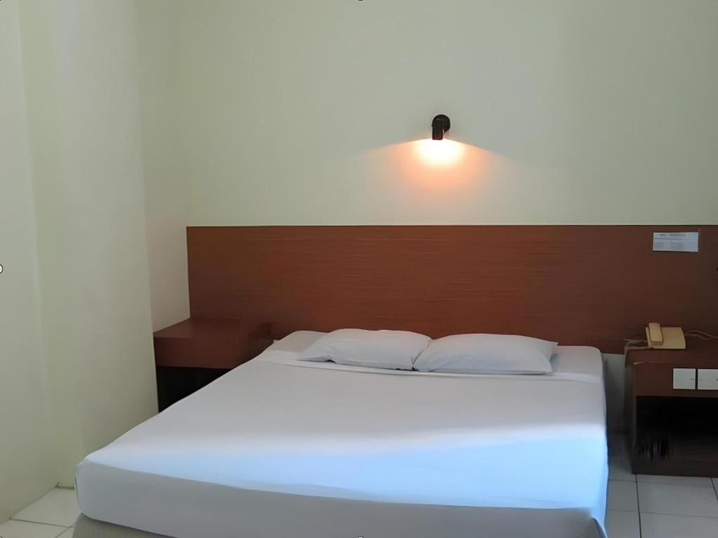 Hotel Lautze Indah Джакарта Екстериор снимка